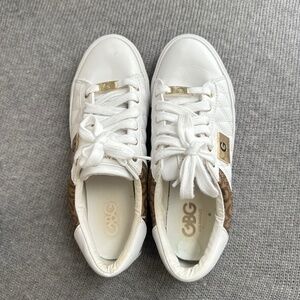 GUESS "Comly" White and Canvas Logo Signature Fashion Shoes Sneakers Women's 7,5